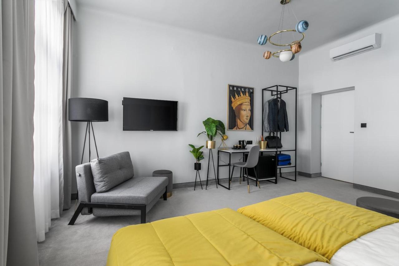 Old Town Apartment *